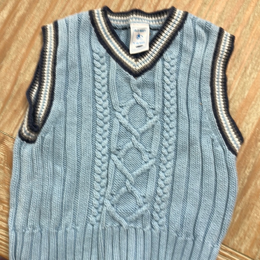 Old Navy super cute sweater vest for 6-12M